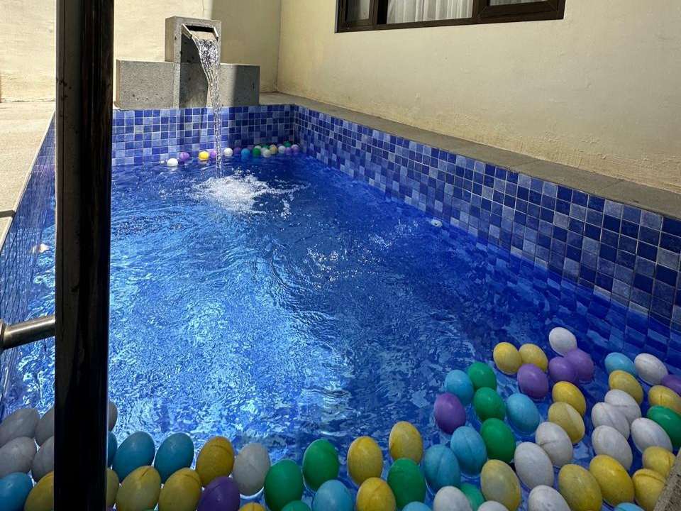 Villa di batu untuk 15 Orang