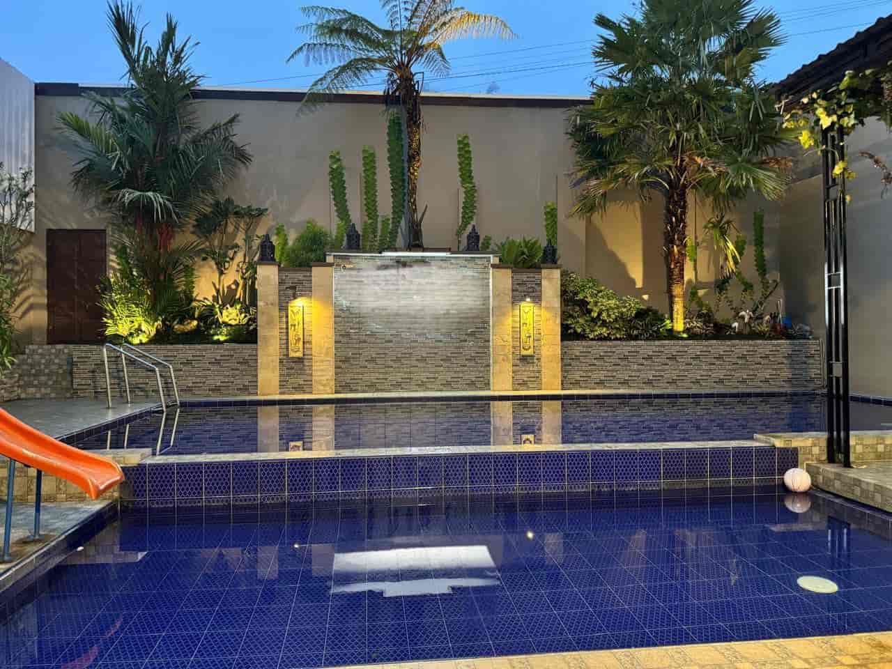 Fasilitas kolam renang villa di Batu Malang
