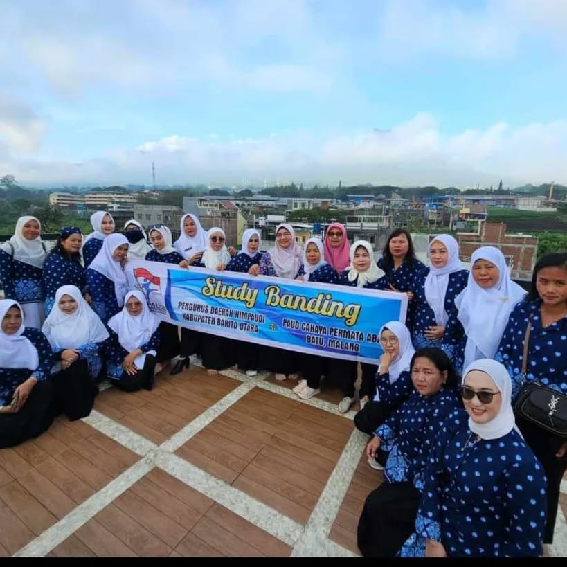 Rombongan keluarga menginap di villa Batu Malang