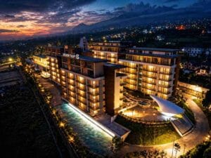 17+ Hotel di Batu Malang Terbaik dan Favorit Wisatawan Villa Batu Malang Golden Tulip Holland Resort Batu hotel di Batu Malang pemandangan malam