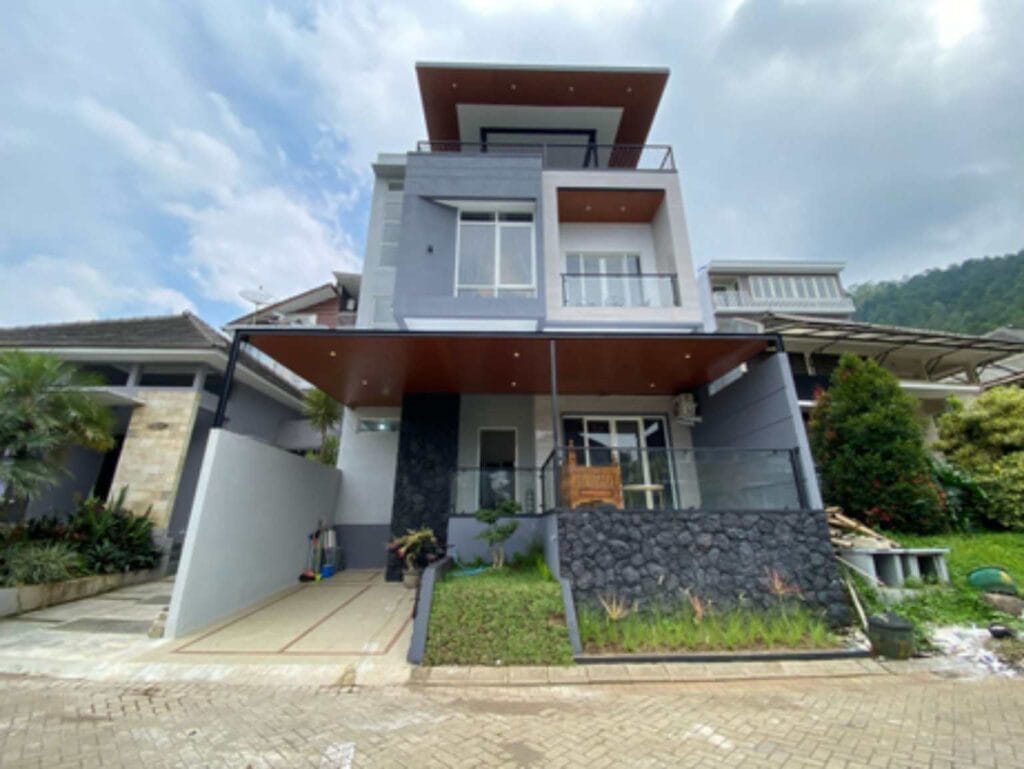 Villa M67 Batu tampak depan modern minimalis di Kota Batu